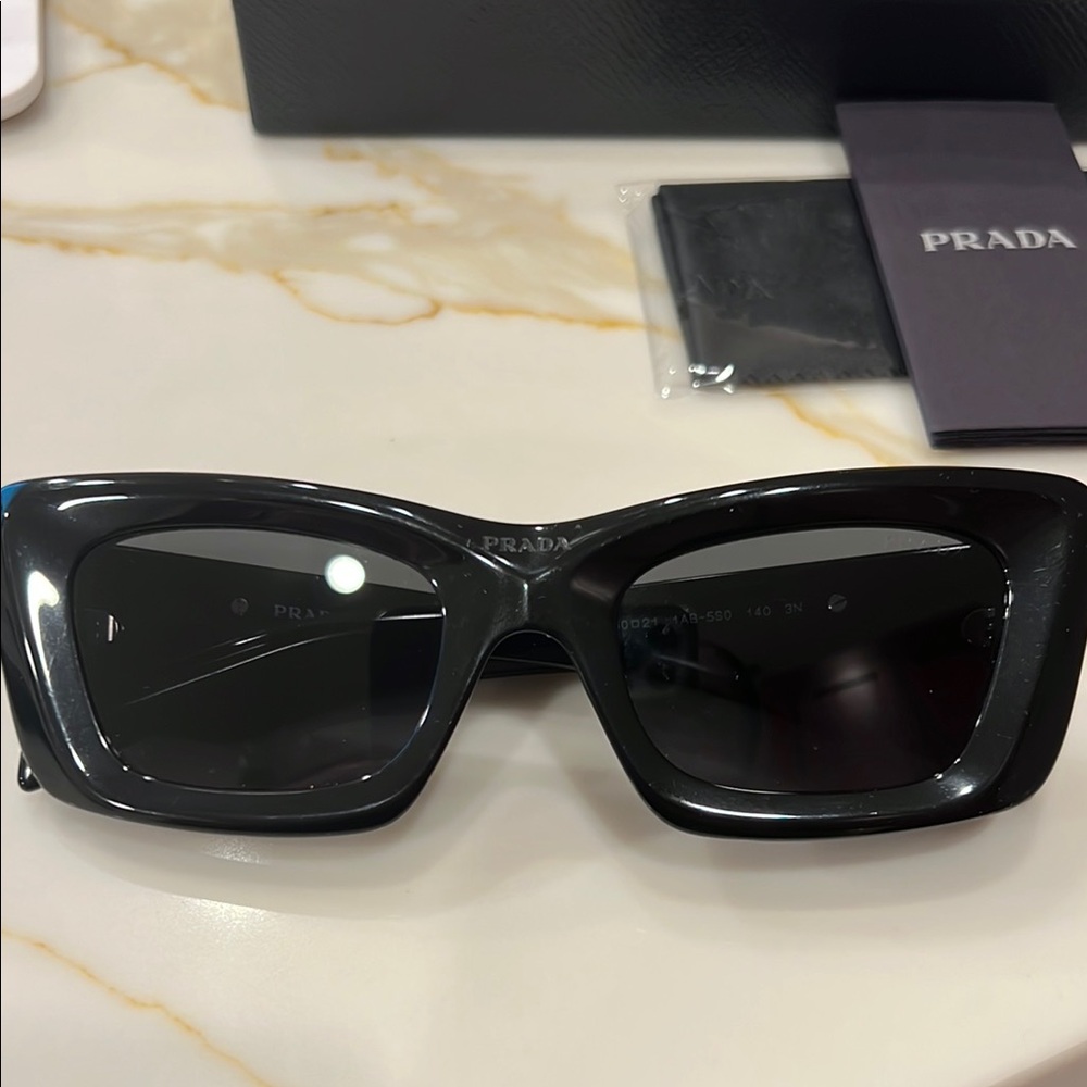 Prada Black Women's Sunglasses PR13Z - Brand New - Picture 4 of 10